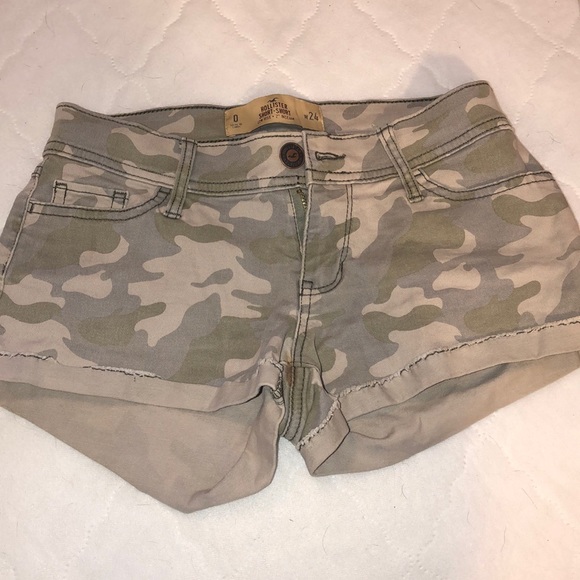 Hollister Pants - Camo shorts (30)